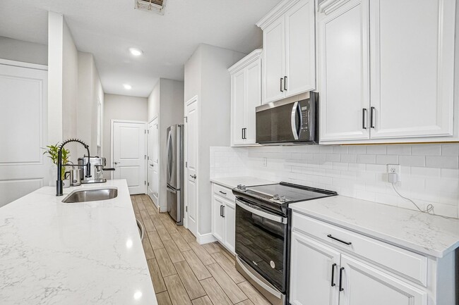 Building Photo - Heritage Oaks gated community 3/2.5/2 Townhome
