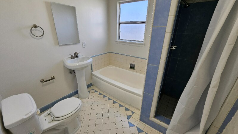 Building Photo - 3011 Carmona Ave