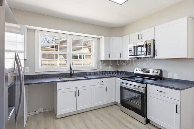 Building Photo - 2406 Kirby Ave