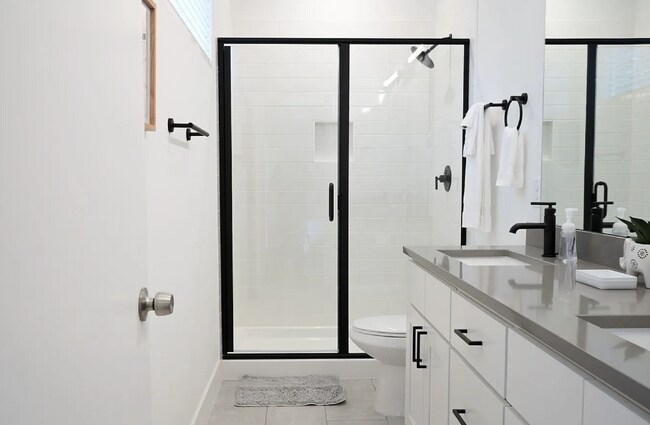 Building Photo - Experience Modern Living Downtown Ralegh: 3-Bed, 3.5-Bath at 1017-100 Page St!