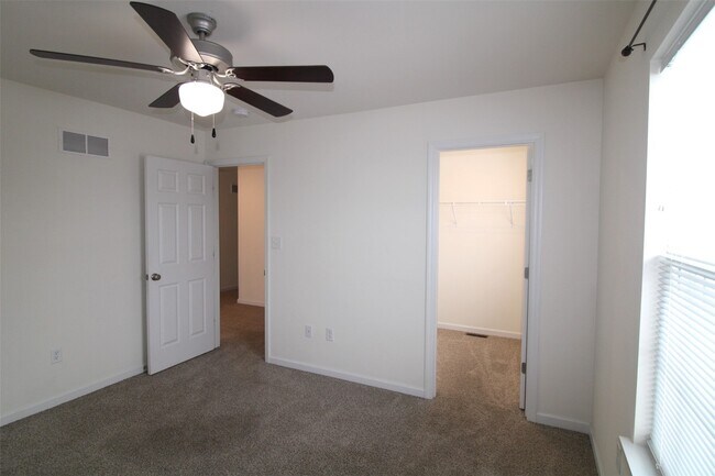 Building Photo - 130 Prairie Wind Dr