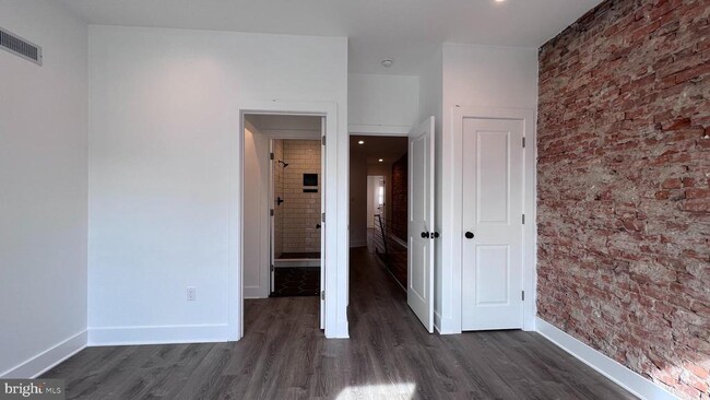 Building Photo - 1424 S 22nd St