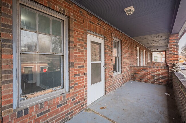 Building Photo - 2118 Bedford Ave