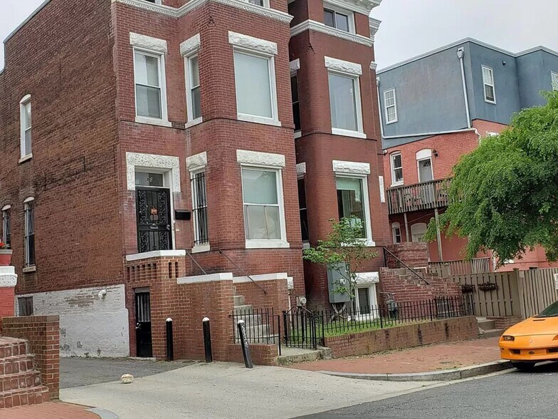 Primary Photo - 80 Seaton Pl NW