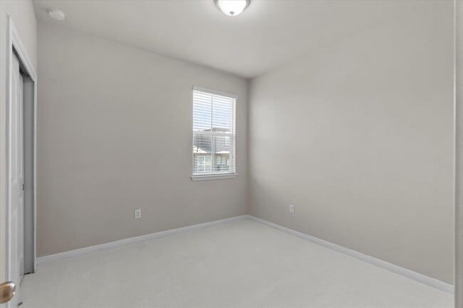 Building Photo - 405 Rhetoric Way