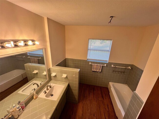 Building Photo - 213 S FM 1660
