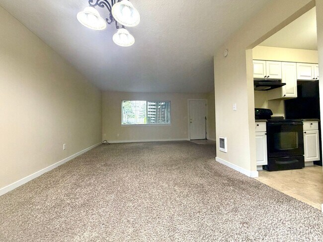 Building Photo - **FREE FIRST MONTH'S RENT** Montavilla 2 Bedroom Main Floor Apartment w/ A/C and Off Street Parki...