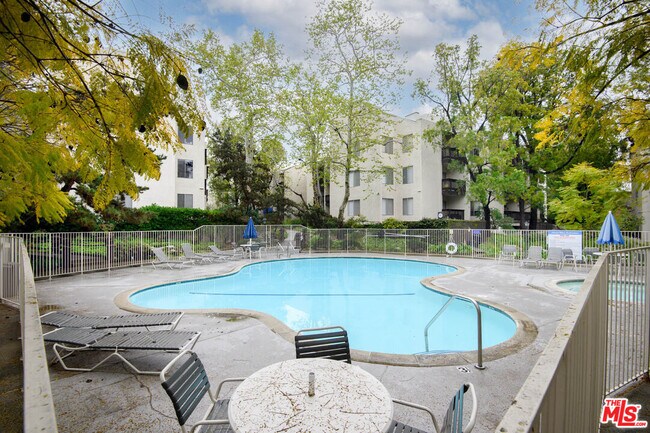 Building Photo - 11201 Summertime Ln