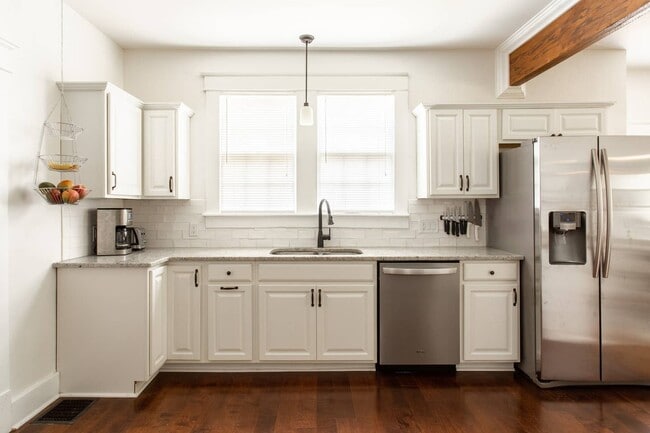 Building Photo - 2231 Blair Blvd