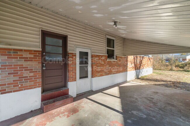 Building Photo - 9834 Portage Dr