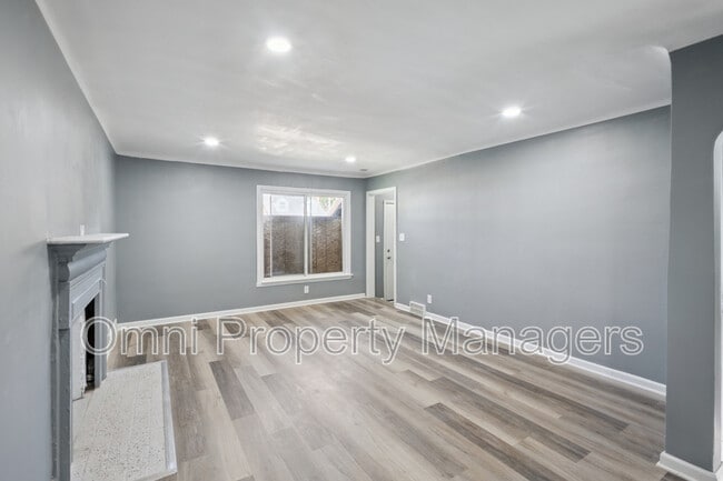 Building Photo - 10366 Roxbury St