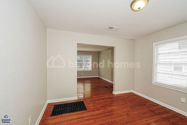 Building Photo - Ready to love where you live? 3 Bed 1 Bath Home Ready for You!