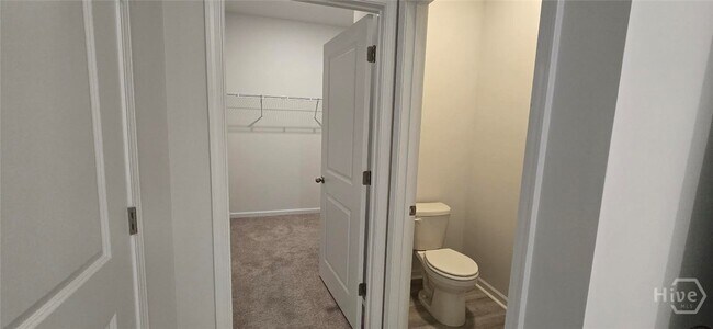 Building Photo - 116 Windrush Pnes