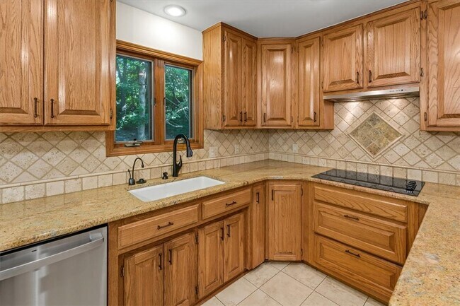 Building Photo - 3261 Eden Dr