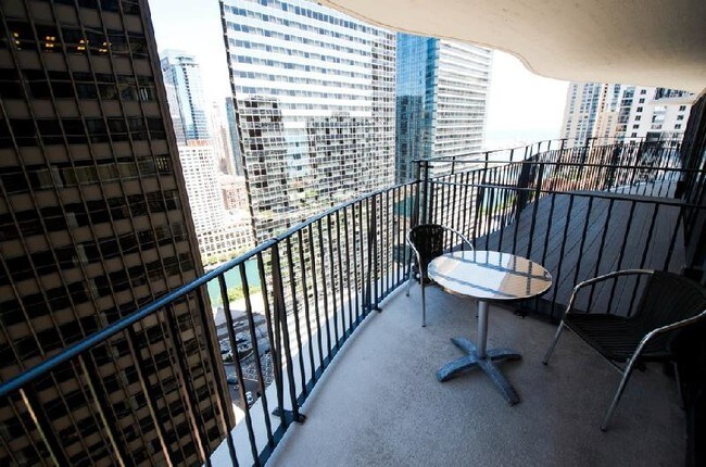 Building Photo - 228 N Columbus Dr