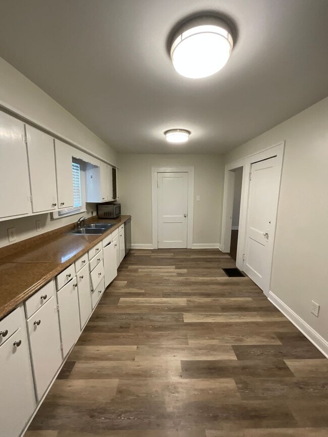 Building Photo - Cozy 2 Bedroom