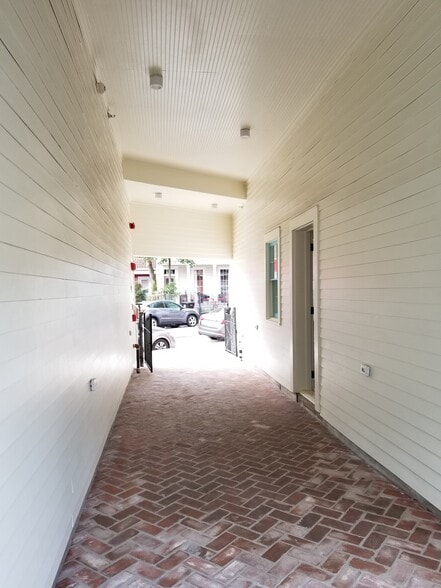 Building Photo - 1824 Sophie Wright Pl