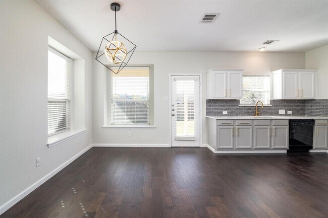 Building Photo - 9628 Beechnut Dr