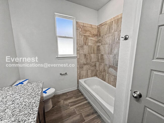 Building Photo - 8507 Glade Dr