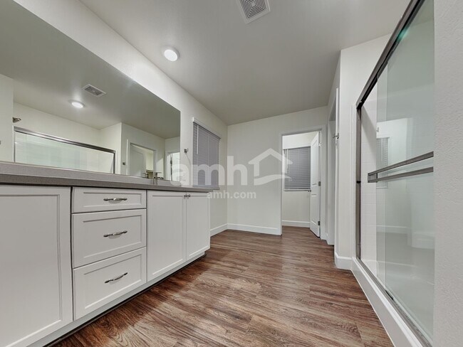 Building Photo - 6139 Schmidt St