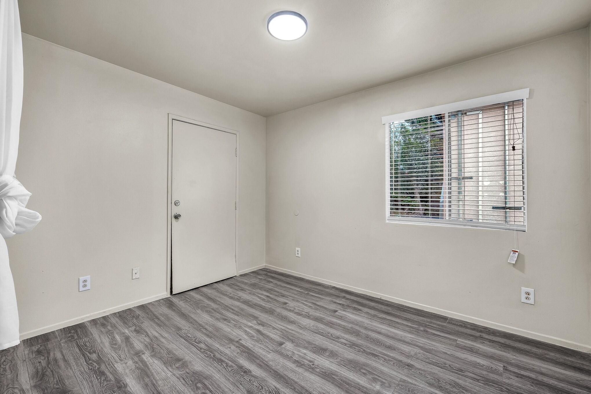 Building Photo - 5243 Huntington Dr N