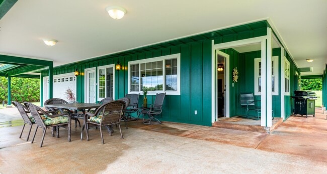 Building Photo - Estate on 1 acre 3 bedroom 2.5 baths and attached 2 car garage