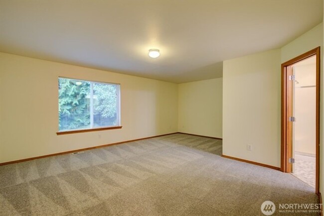 Building Photo - 4 Bd / 2.5 Ba Lake Stevens Home