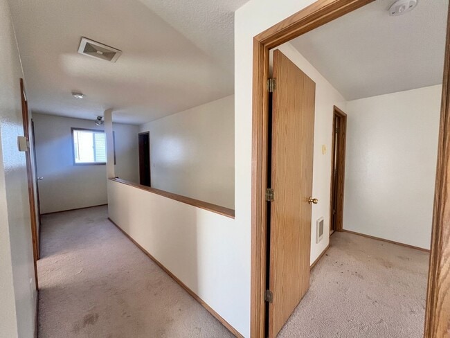 Building Photo - Spacious Home with Large Backyard in Union...