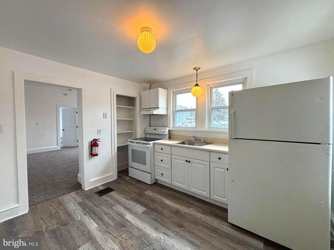 Building Photo - 311 2nd St