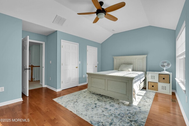 Building Photo - 11 Saratoga Ct