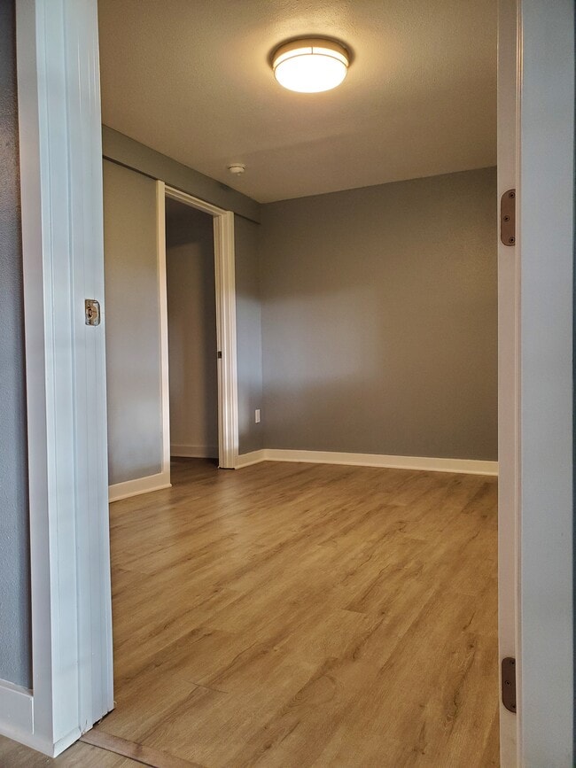 Master bedroom - 2306 Madrona Dr