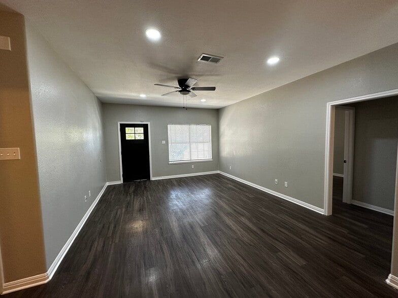 Building Photo - 1613 Bagby Ave