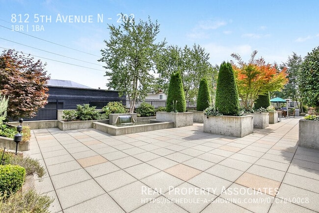 Building Photo - 812 5th Ave N