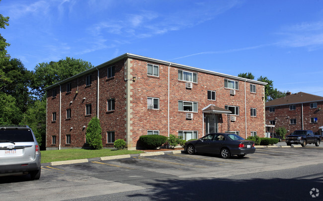 Primary Photo - Green Street Apartments