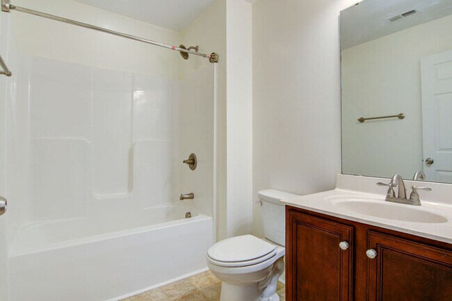 Building Photo - Charming 4 Bed, 3.5 Bath Modern Farmhouse on Expansive Land – Prime Location!