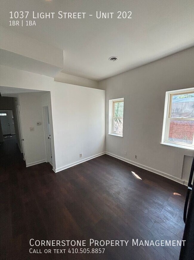 Building Photo - 1037 Light St