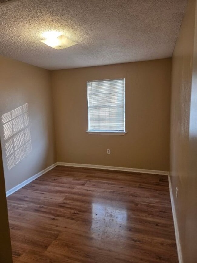 Building Photo - Rent with confidence, live with ease