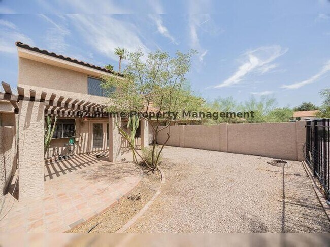 Building Photo - 1650 N Ventura Ln