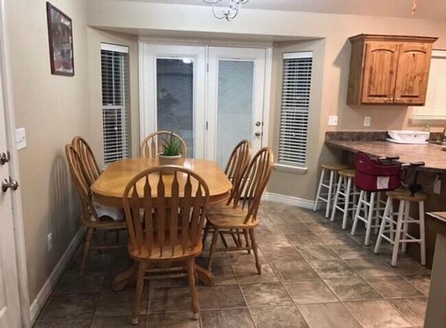 Building Photo - Charming 4-Bedroom Home for Rent in Ammon,...