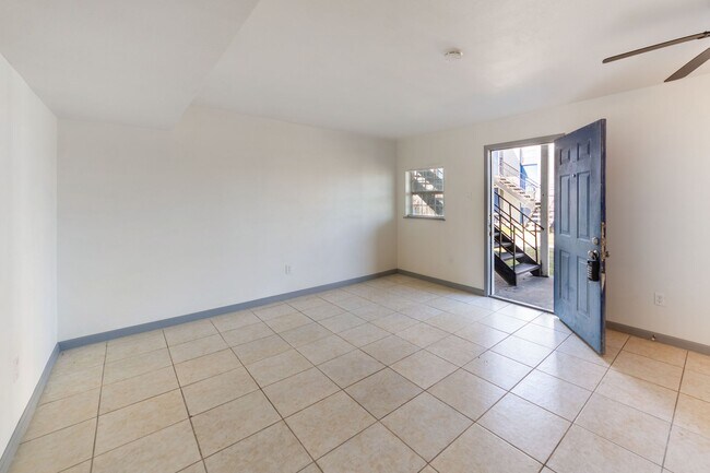 Building Photo - HALF OFF ON FIRST MONTHS RENT MOVE-IN SPECIAL