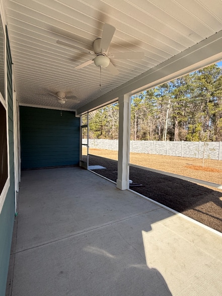 Building Photo - 123 Stride Ct