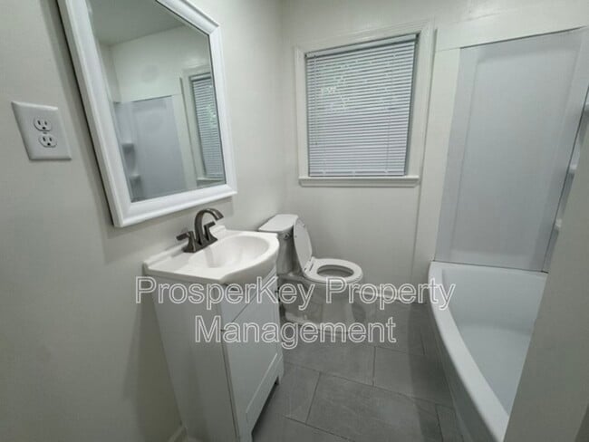 Building Photo - 2353 Agnes Dr