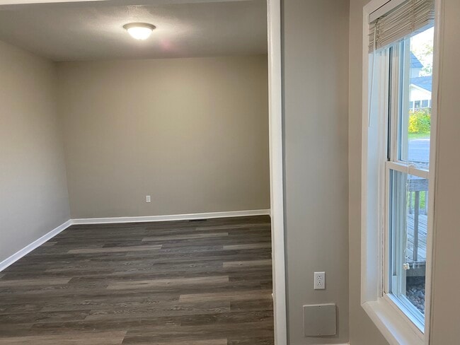 Building Photo - 313 S Main St