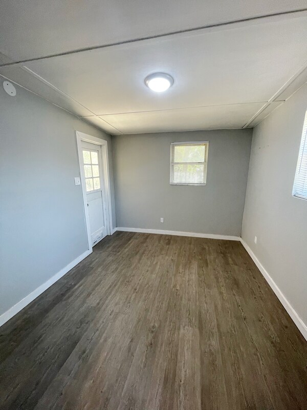 Building Photo - 454 Anton Dr