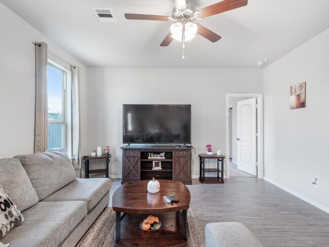 Building Photo - 10811 Violet Bloom Dr