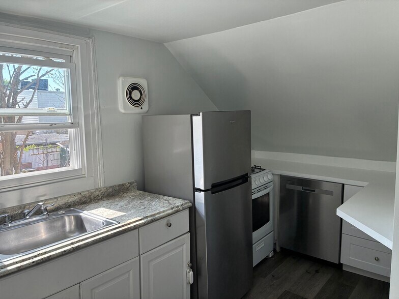 Building Photo - 6116 Washington St