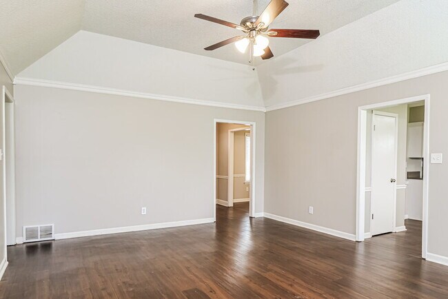 Building Photo - 5599 Annandale Dr