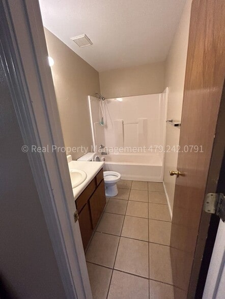 Building Photo - 1908 Cherrybark Dr