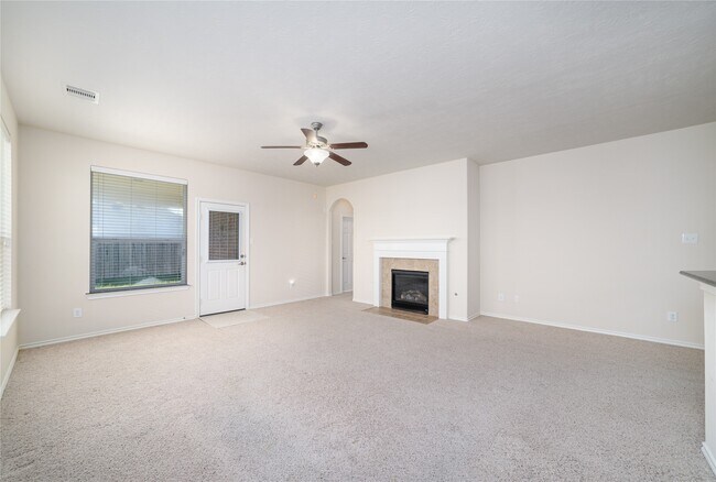 Building Photo - 16907 Great Oaks Glen Dr