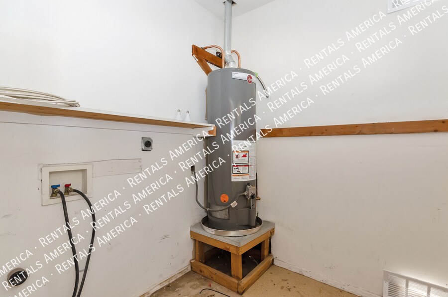 Building Photo - 5625 E 20th St